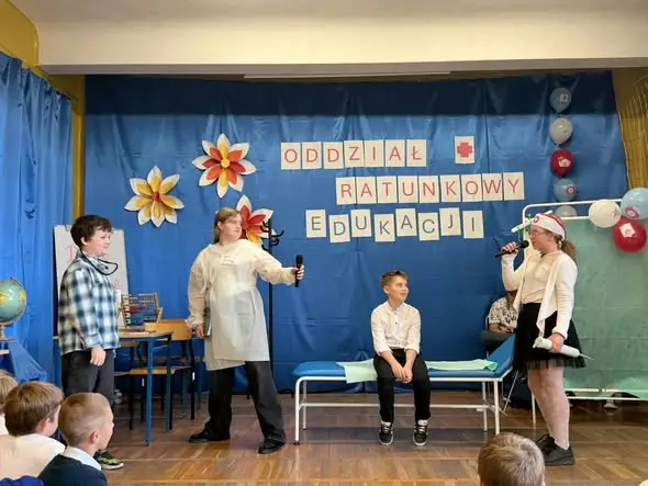 Dzień Edukacji Narodowej w Szkole Podstawowej nr 15 w Chorzowie – akademia pełna humoru