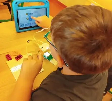 Robotyka w SP 14 w Chorzowie: uczniowie klas 1–3 programują i budują z LEGO